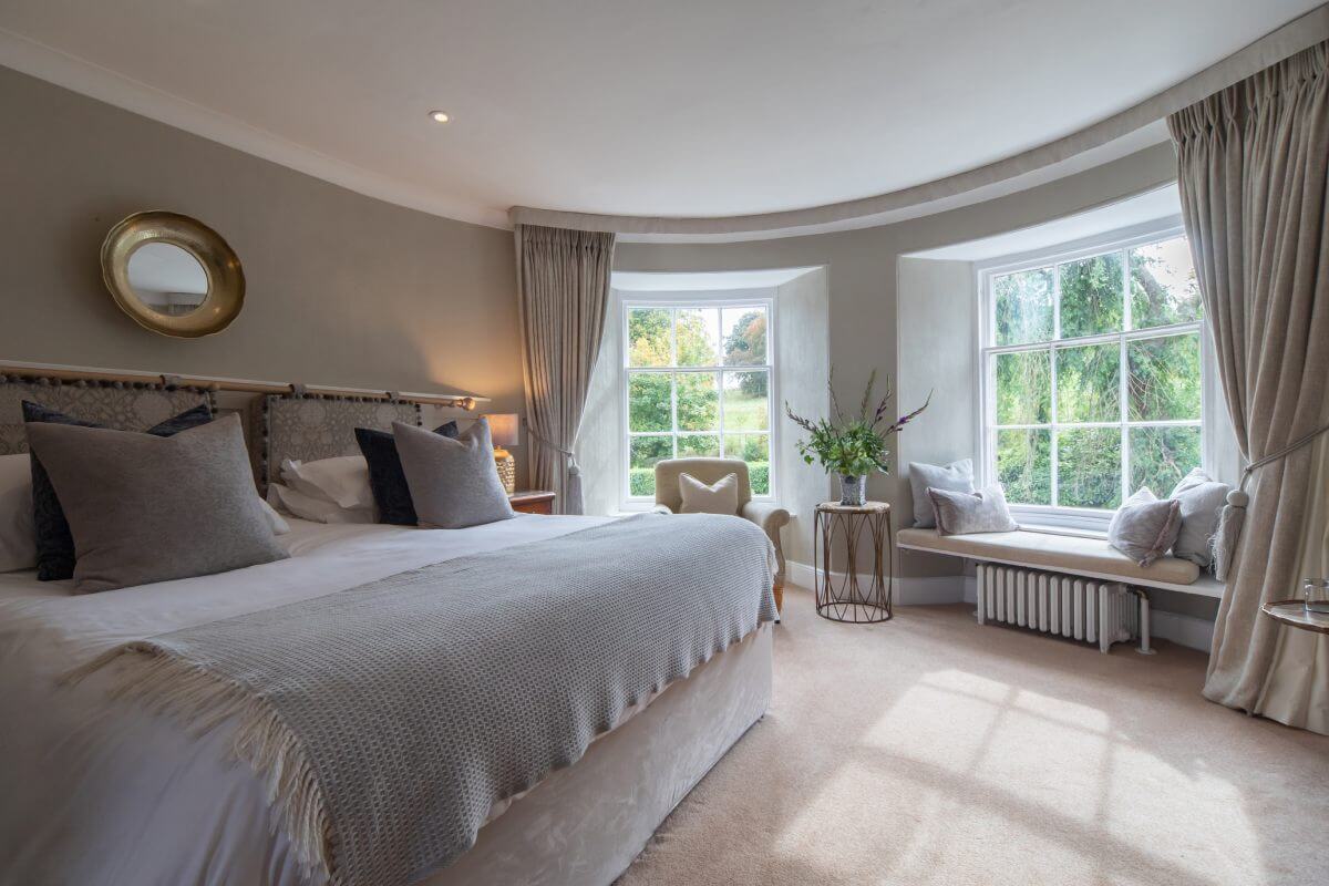 award winning restaurant near stroud burleigh court