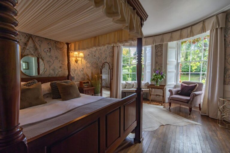 honeymoon suite burleigh court cotswolds