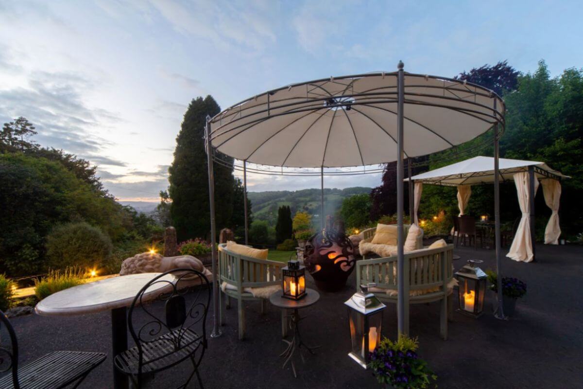 terrace dining at burleigh court cotswolds