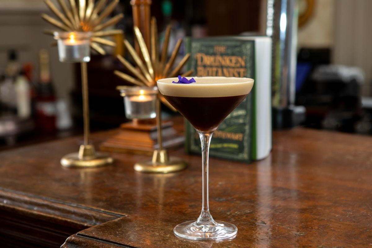burleigh court cotswolds cocktail bar