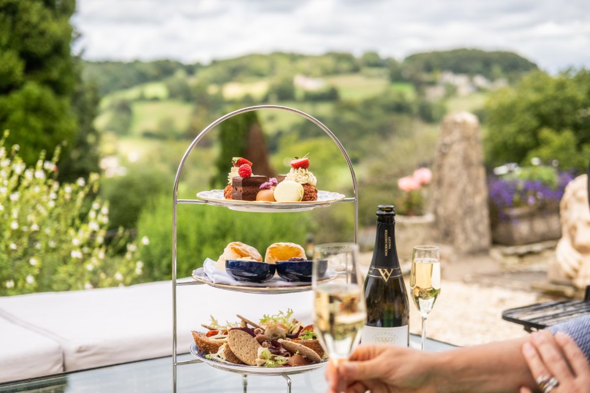 Alfresco Dining | Patio Dining | Burleigh Court Cotswolds
