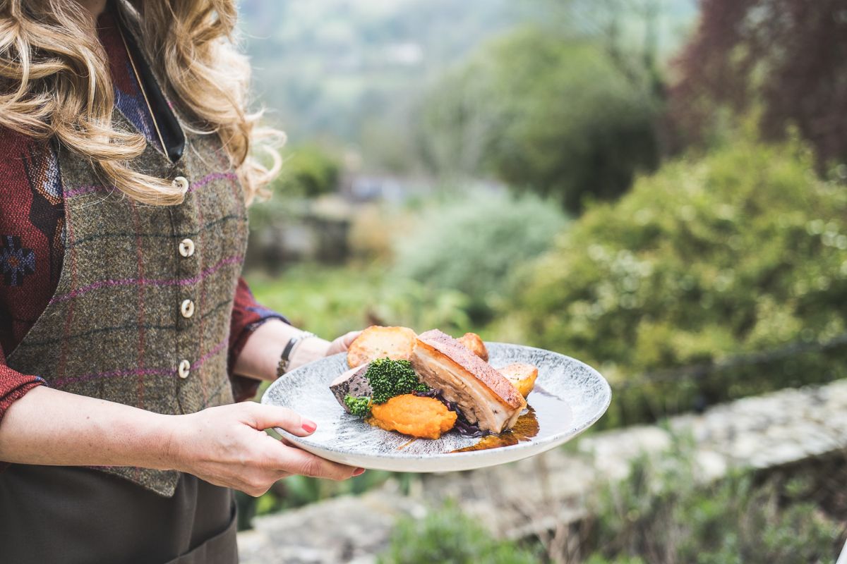 alfresco dining _ roast lunch _ Burleigh Court Cotswolds Hotel _ Restaurant