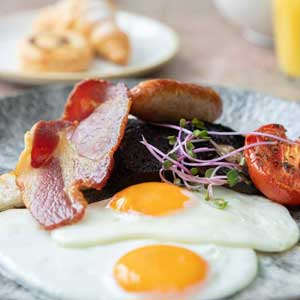 Breakfast at Burleigh Court
